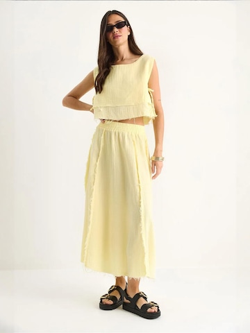 Tailleur di Bianco Lucci in giallo