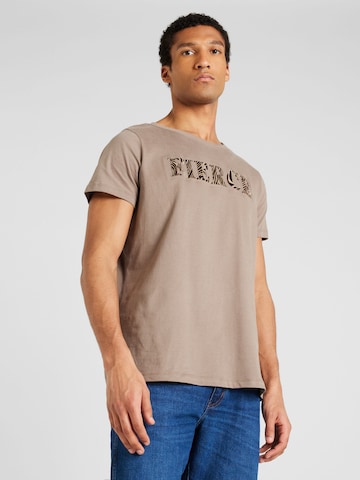ONLY Carmakoma T-shirt 'LERANA' i brun: framsida
