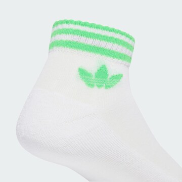 Chaussettes ADIDAS ORIGINALS en blanc