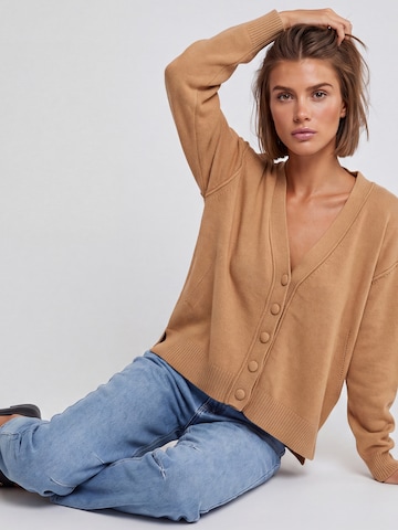 APART Strickjacke in Braun