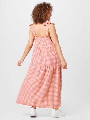 Robe d’été 'CILLE' Noisy May Curve en rose