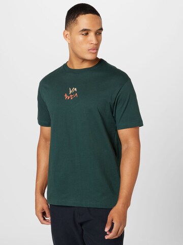 RVCA - Camiseta 'PETROGLYPH' en verde: frente