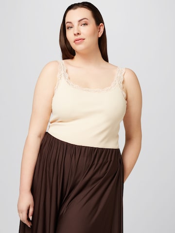 Guido Maria Kretschmer Curvy Top 'Luise' in Beige: voorkant