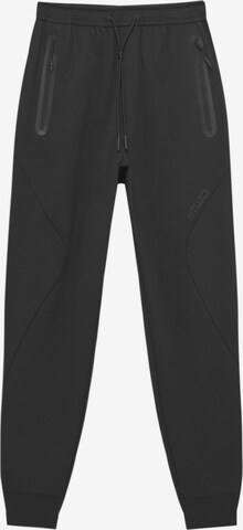 Pantaloni de la Pull&Bear pe negru: față