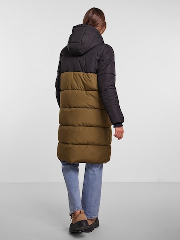 PIECES Winter coat 'Bee' in Green