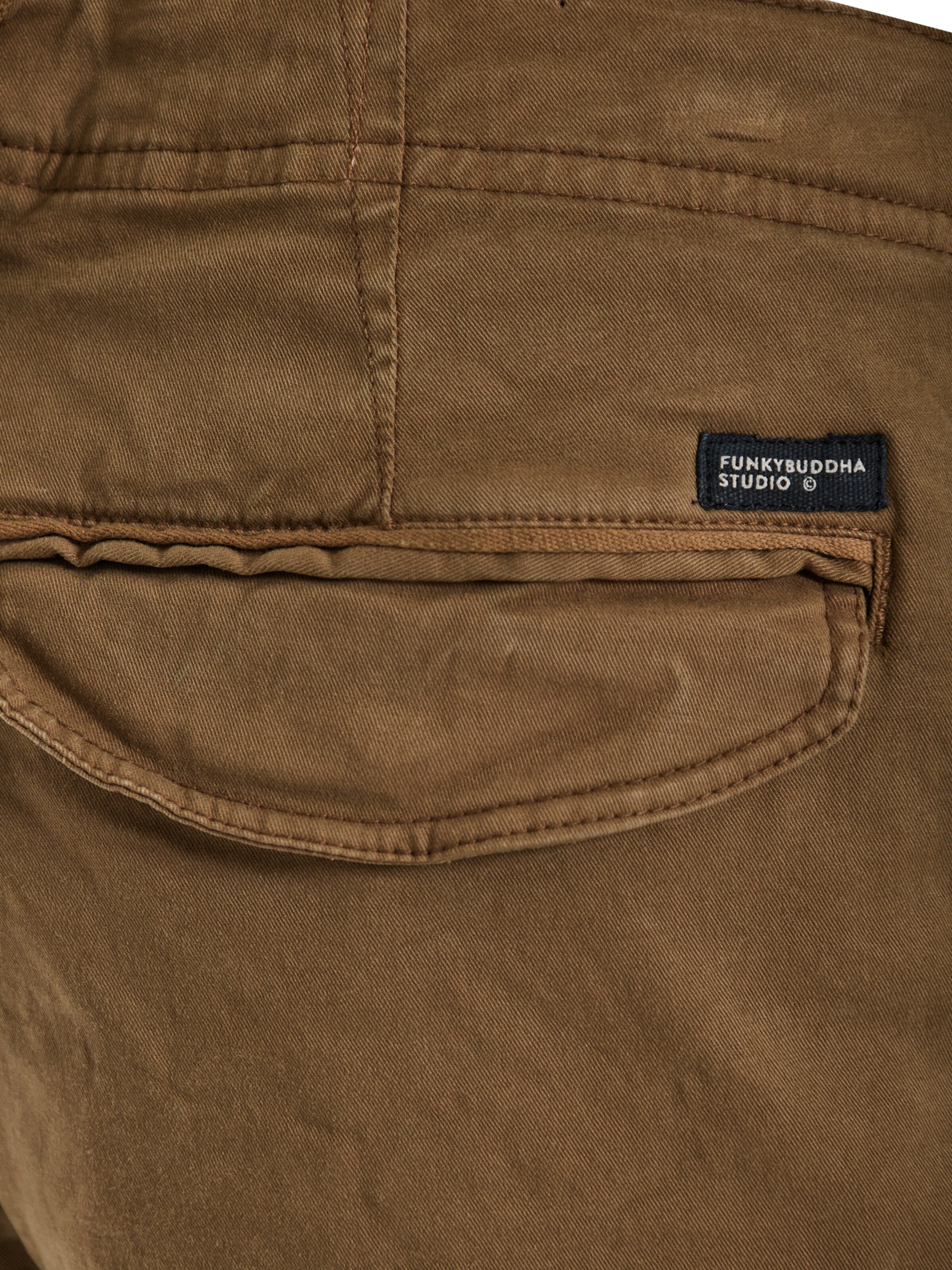 Regular Pantalon cargo Funky Buddha en marron