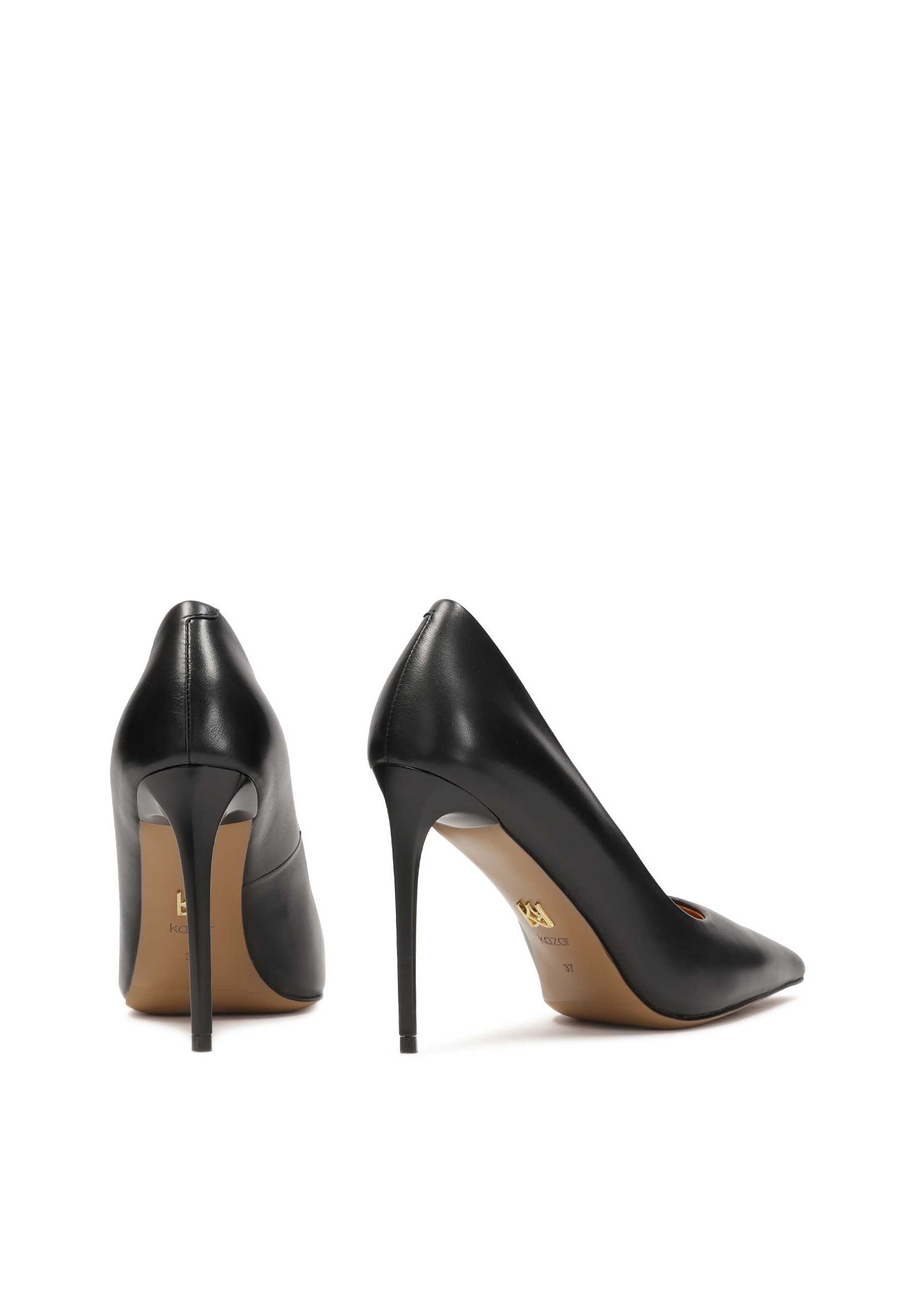 Kazar Pumps in Black