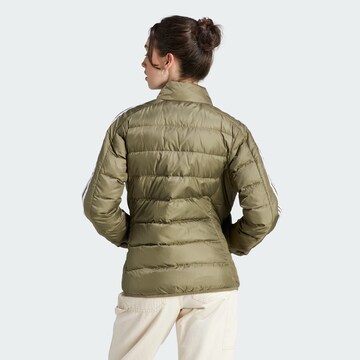 ADIDAS SPORTSWEAR Λειτουργικό μπουφάν 'Essentials' σε πράσινο