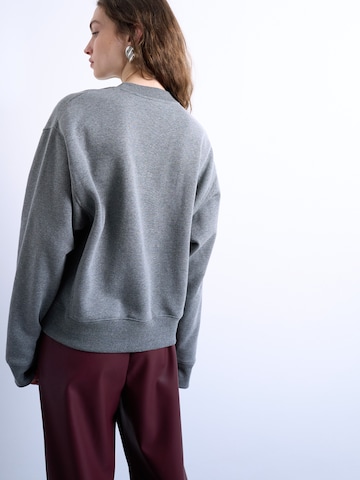 TOPSHOP Свитшот 'ULTIMATE' в Серый