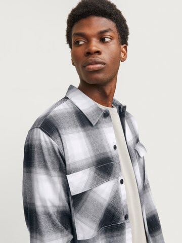 JACK & JONES Regular fit Φθινοπωρινό και ανοιξιάτικο μπουφάν 'JCOCharlie' σε μαύρο