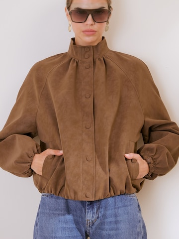 Friends Like These - Chaqueta de entretiempo en marrón: frente