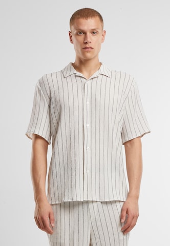 Coupe regular Chemise Urban Classics en blanc