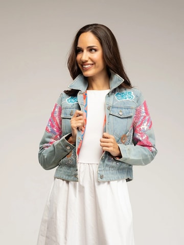 Veste mi-saison 'Chaqueta denim con dibujo de mariposa bordado  y lentejuelas' Tantra en bleu : devant