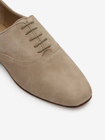 LOTTUSSE Lace-Up Shoes 'Goya' in Brown