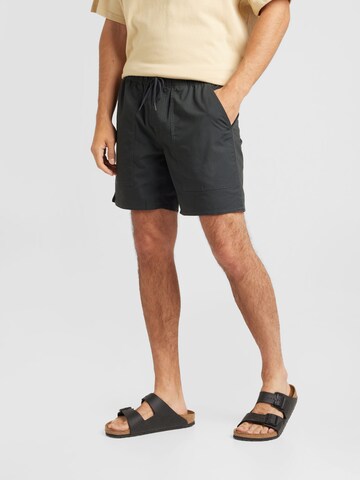 Brixton Regular Shorts in Schwarz: predná strana