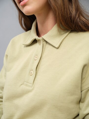 A LOT LESS Sweatshirt 'Leona' in Green