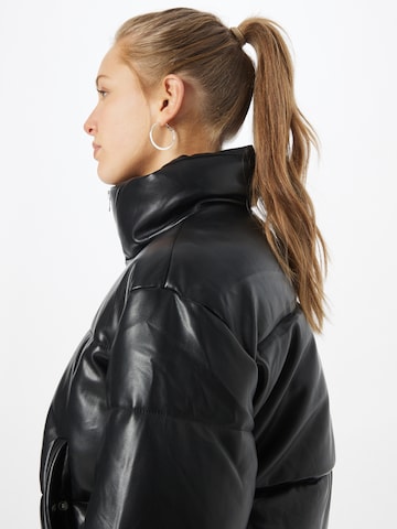 Abercrombie & Fitch Prehodna jakna | črna barva