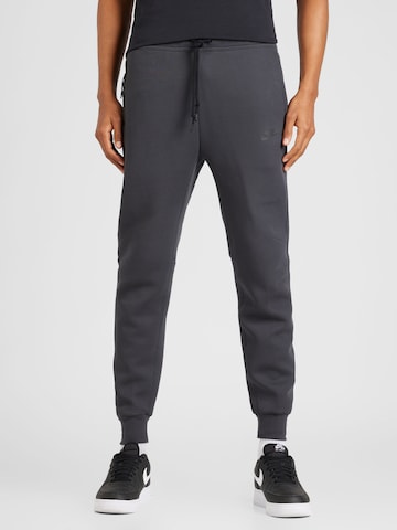 Nike Sportswear Tapered Παντελόνι 'TECH FLEECE' σε γκρι: μπροστά