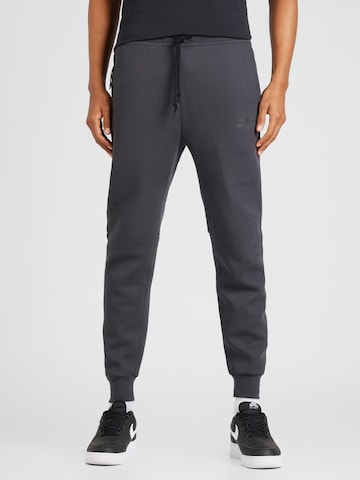Nike Sportswear Alt kitsenev Püksid 'TECH FLEECE', värv hall: eest vaates