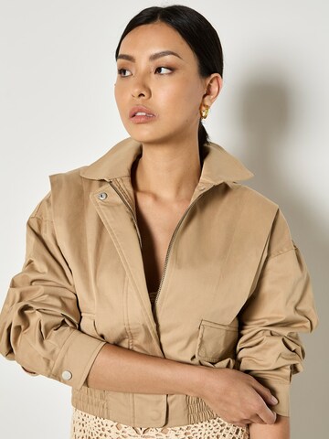 Veste bavaroise ' ' Apricot en beige