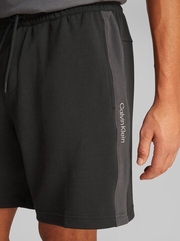Calvin Klein Jeans Ohlapna forma Hlače | črna barva