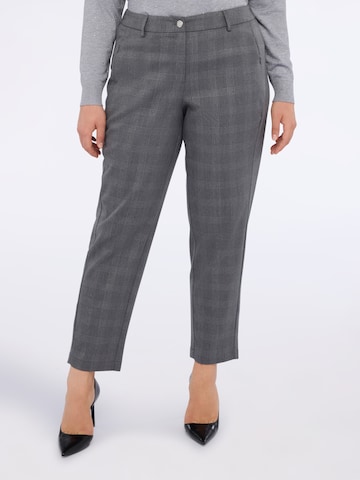 Regular Pantalon Fiorella Rubino en gris