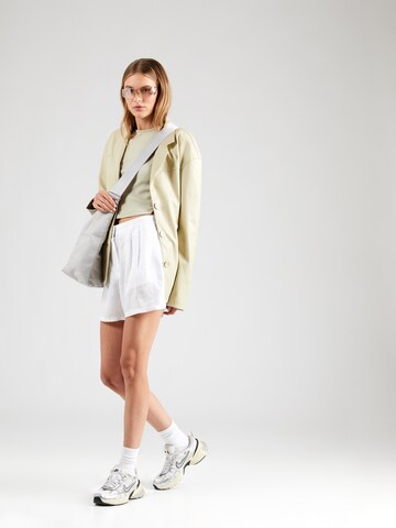 Gina Tricot Loosefit Shorts in Weiß