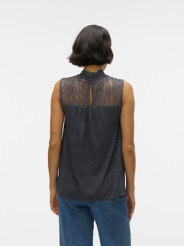 VERO MODA - Blusa 'CARLA' em cinzento