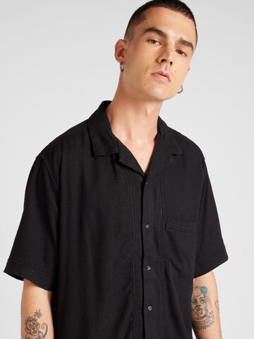 Abercrombie & Fitch - Comfort Fit Camisa em preto