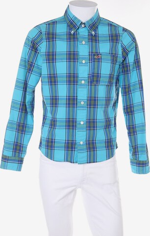 HOLLISTER Button Up Shirt in S in Blue: front