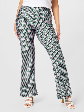 Bootcut Pantalon 'KIKI' ONLY Curve en vert : devant