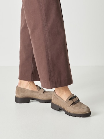 Chaussure basse Tamaris en beige : devant