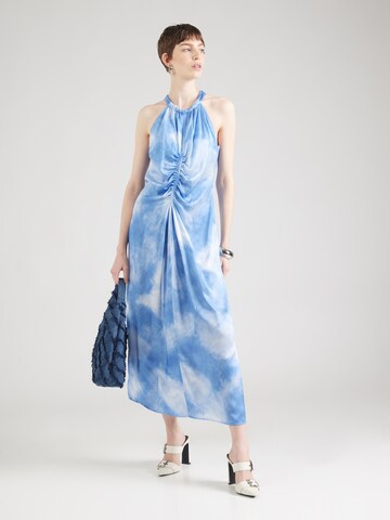 Rochie de la Sisley pe albastru