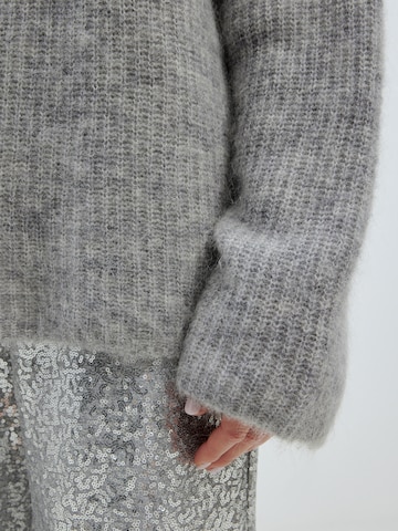 EDITED Пуловер 'Harriet' в сиво