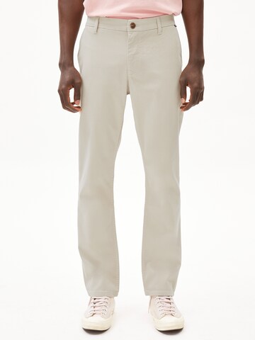 ARMEDANGELS Regular Broek 'Aaster' in Beige: voorkant