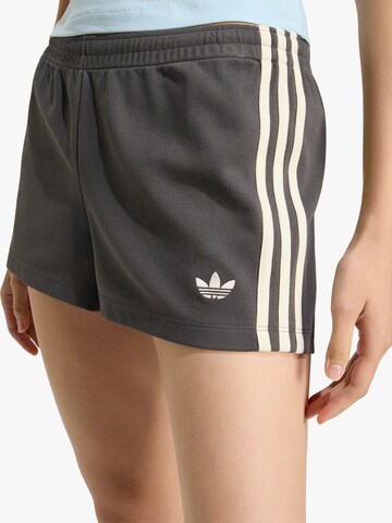 ADIDAS Regular Shorts in Schwarz