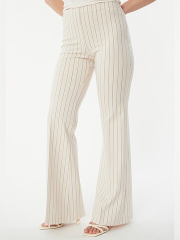 Regular Pantalon Ana Alcazar en beige : devant