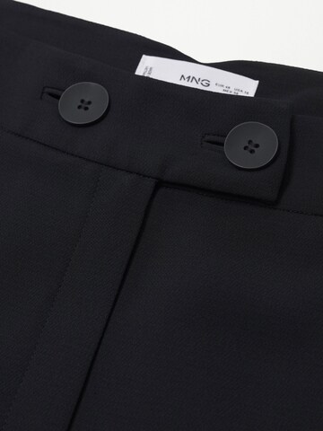 Regular Pantalon à plis 'Bimba' MANGO en noir