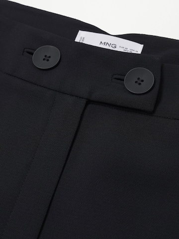 Regular Pantaloni cu dungă 'Bimba' de la MANGO pe negru