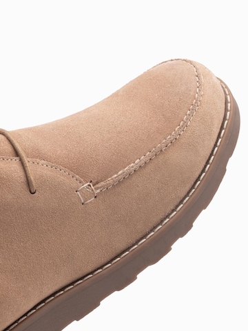 Ombre Chukka Boots in Beige