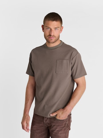 Le Temps Des Cerises Shirt 'Coba' in Bruin: voorkant