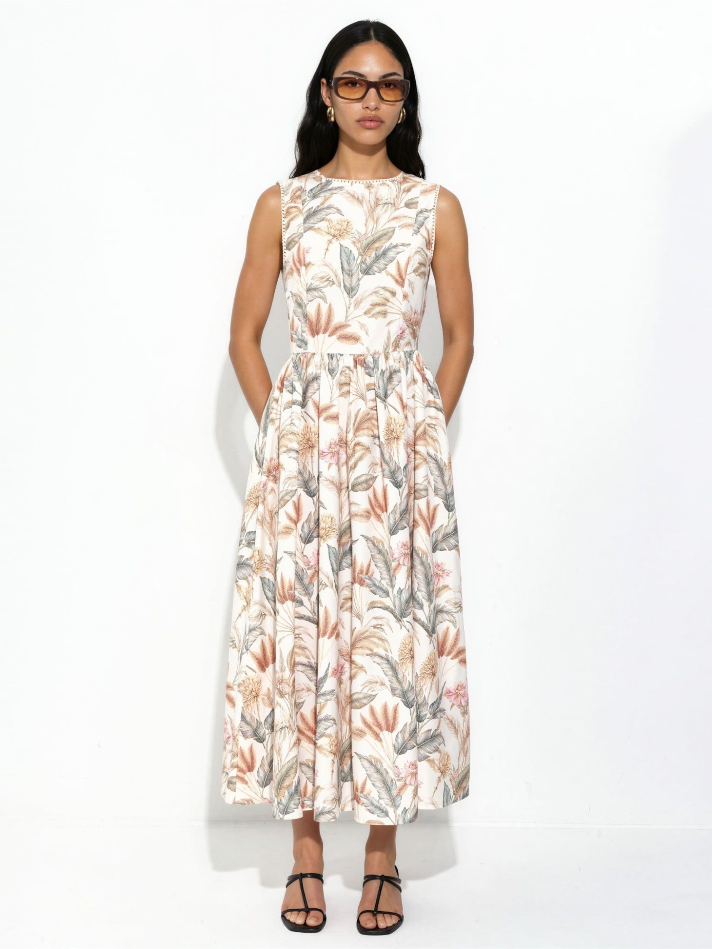 Hiccup Dress in White: front