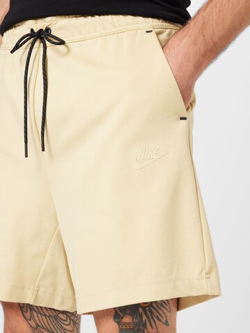 Nike Sportswear Voľný strih Nohavice - Žltá