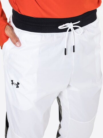 Regular Pantalon de sport UNDER ARMOUR en blanc