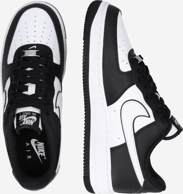 Baskets basses 'AIR FORCE 1 07' Nike Sportswear en noir