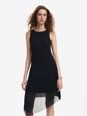Rochie de la Desigual pe negru