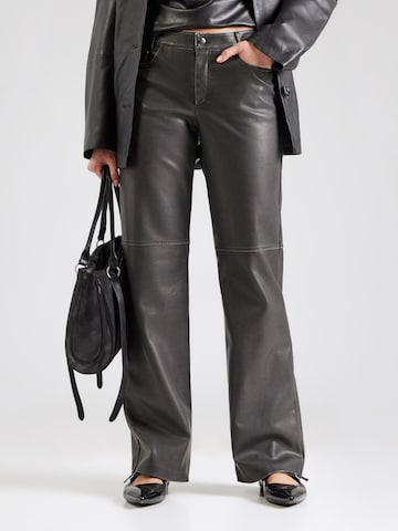 Gina Tricot regular Παντελόνι σε μαύρο: μπροστά