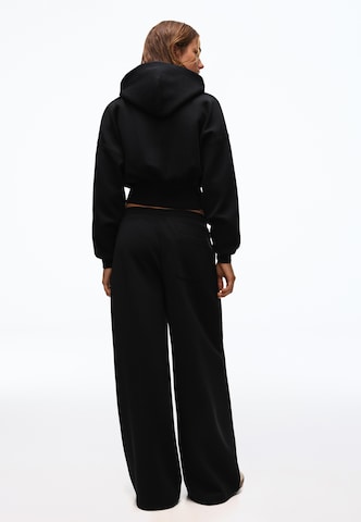 Barrel Pantaloni cutați de la Bershka pe negru