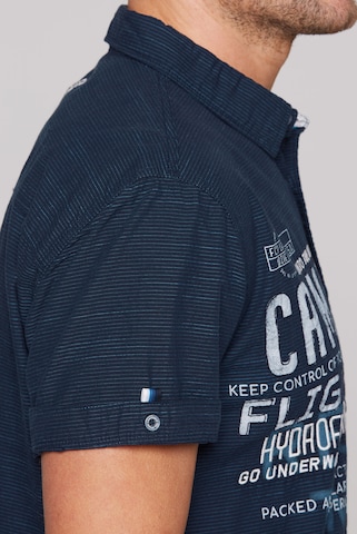 CAMP DAVID Regular Fit Kurzarm Streifenhemd mit Label-Stickereien in Blau