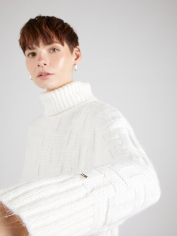 TOMMY HILFIGER Sweater in White